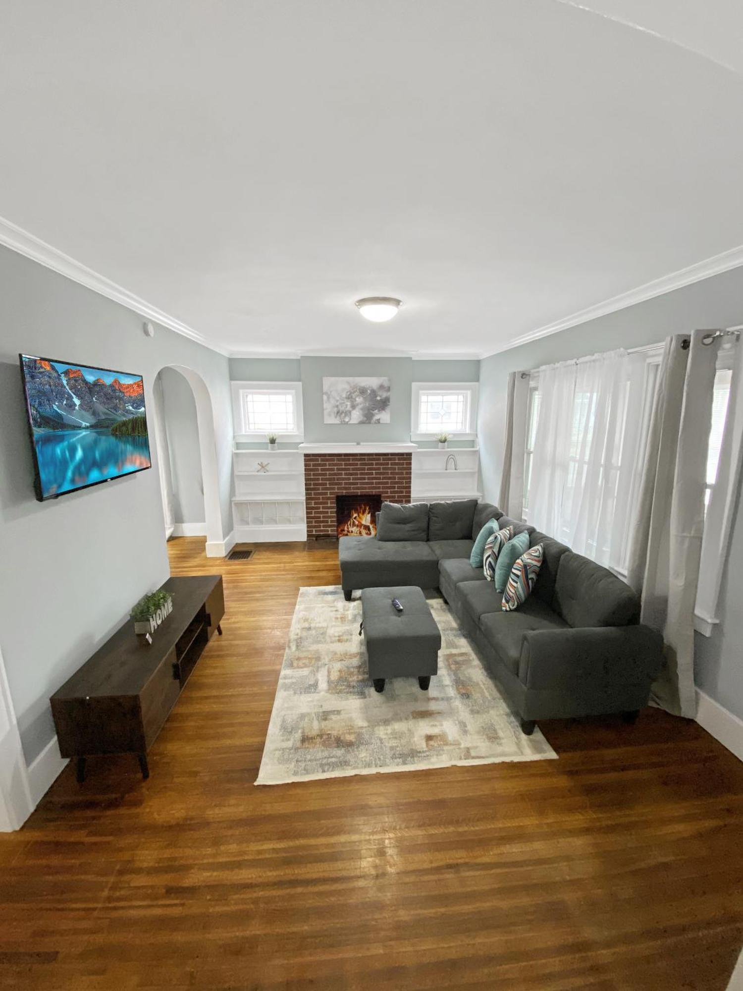 Lux 3Br, Steps From Airport, U Of R & Grocery Stores Рочестер Екстер'єр фото